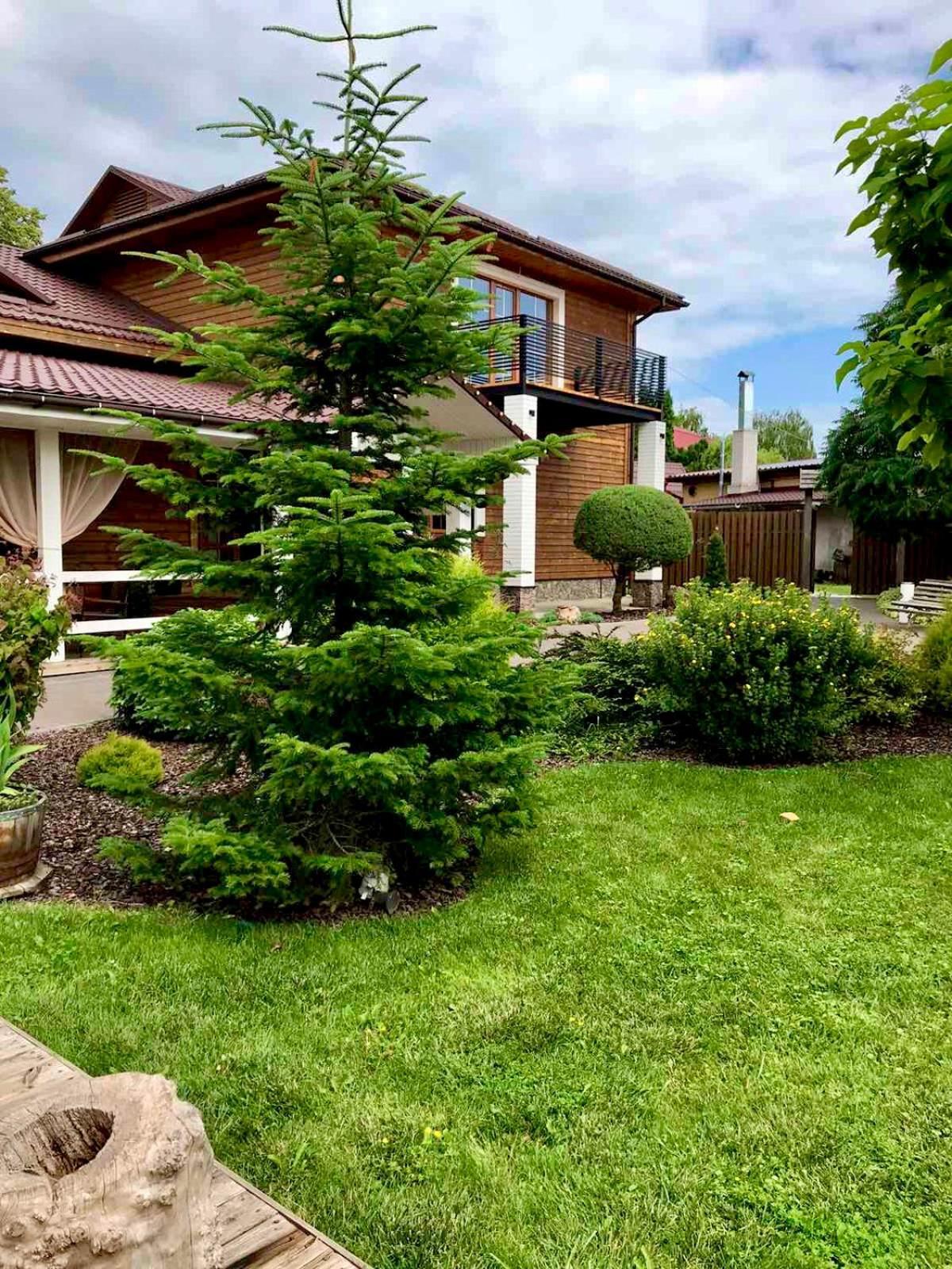 Hotel Bannyi Dvir Uzyn Екстериор снимка