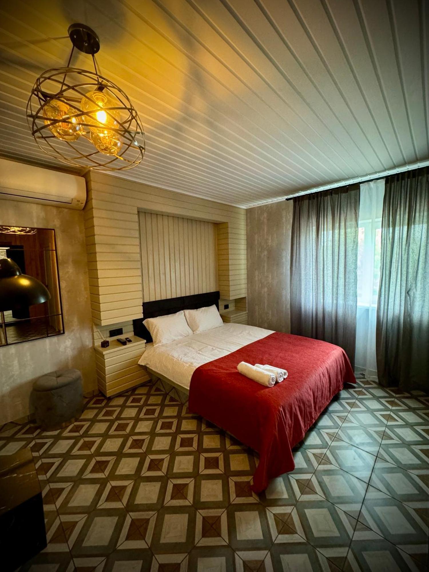 Hotel Bannyi Dvir Uzyn Екстериор снимка