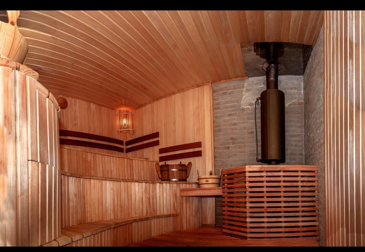 Hotel Bannyi Dvir Uzyn Екстериор снимка