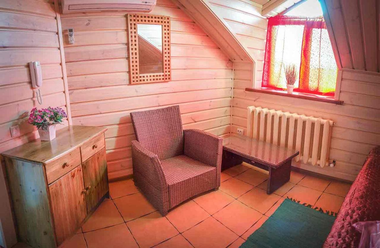 Hotel Bannyi Dvir Uzyn Екстериор снимка