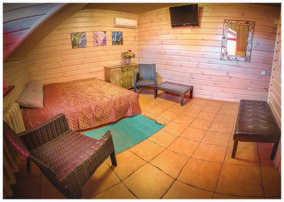 Hotel Bannyi Dvir Uzyn Екстериор снимка