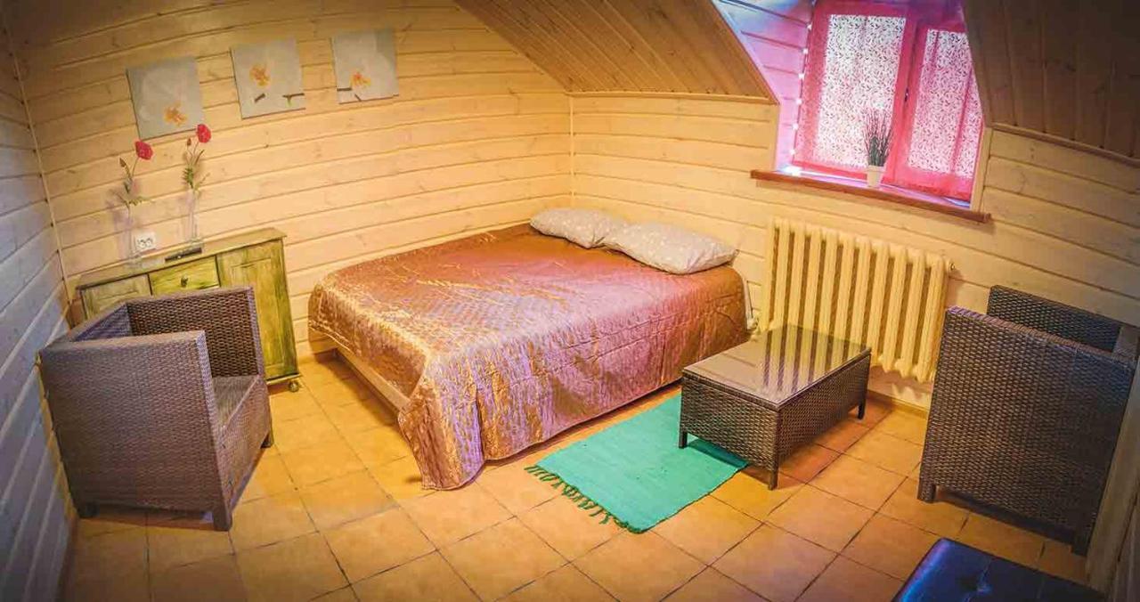 Hotel Bannyi Dvir Uzyn Екстериор снимка