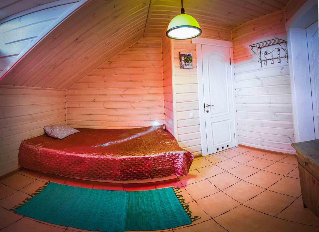 Hotel Bannyi Dvir Uzyn Екстериор снимка