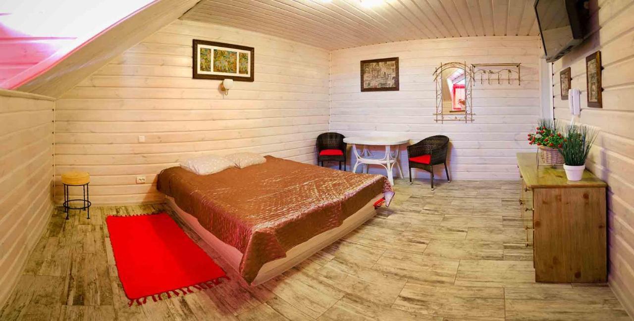 Hotel Bannyi Dvir Uzyn Екстериор снимка